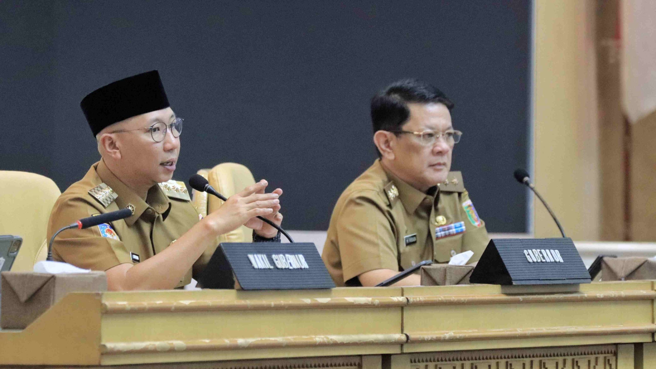 Gubernur Rahmat Mirzani Kembali Berkantor, Langsung Pimpin Rapat Koordinasi OPD