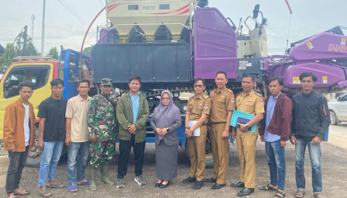 Bupati Mesuji Serahkan Bantuan Combine Harvester untuk Brigade Pangan