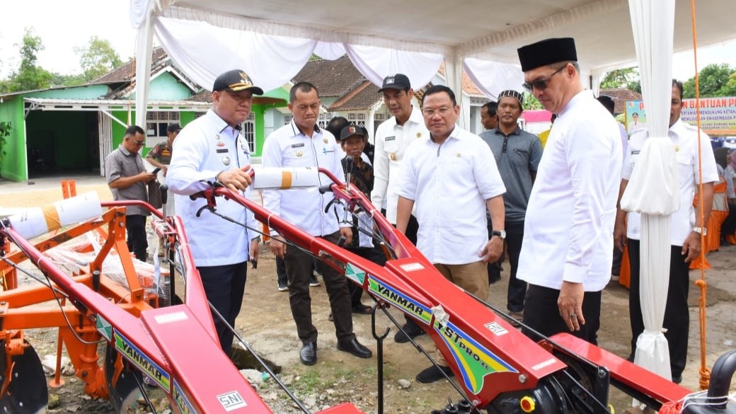 Petani Tubaba Terima Bantuan Alsintan dari DPR RI, Bupati Harap Peningkatan Hasil Pertanian
