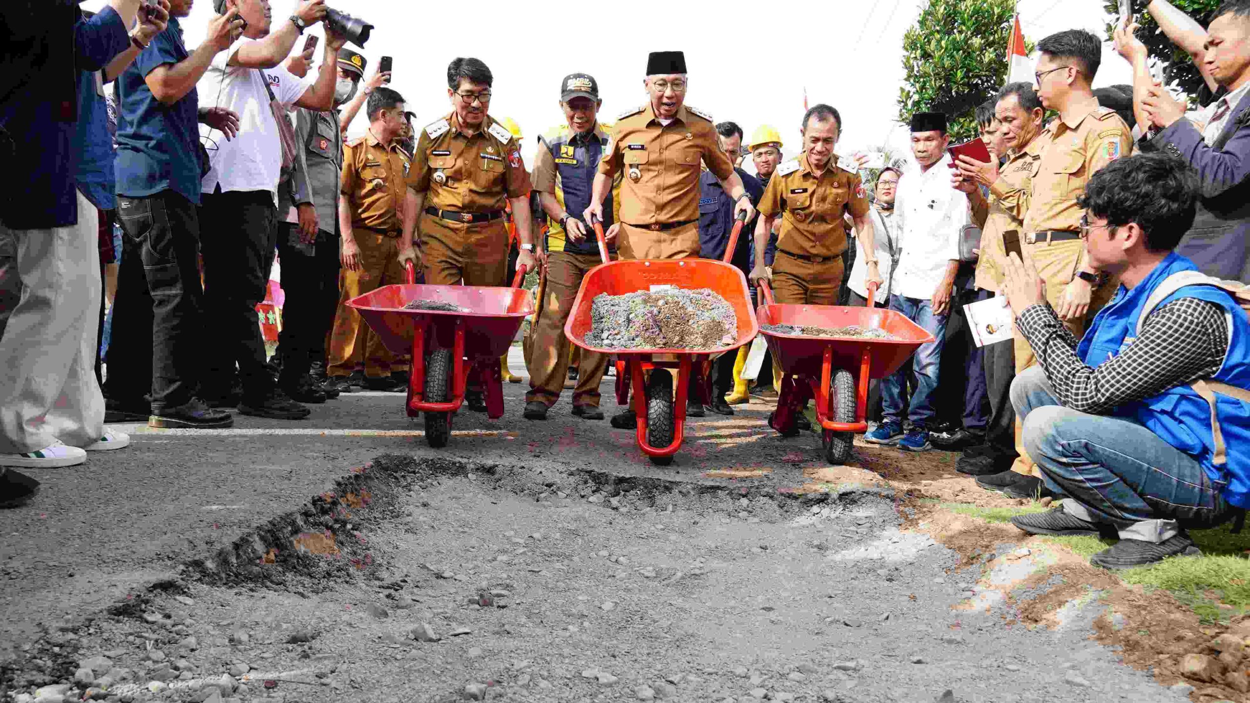Gubernur Lampung Awali Kunker dengan Groundbreaking Jalan Kotabumi-Bandar Abung