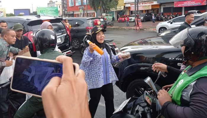 Wali Kota, Kapolresta, dan Dandim Bandar Lampung Kompak Bagikan 6.000 Takjil