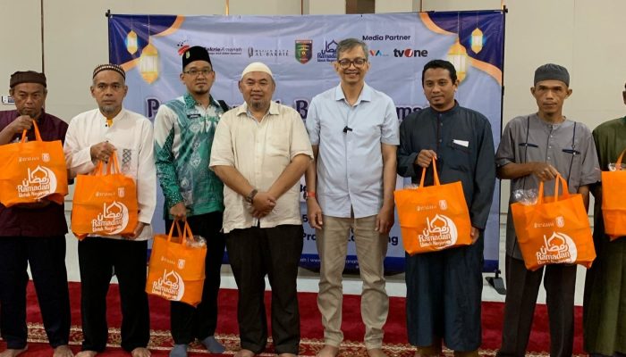 Bakrie Amanah Berbagi Kado Bahagia Ramadhan untuk Marbot dan Guru Ngaji di Bandar Lampung