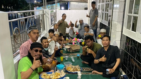 Kehangatan Buka Bersama di Mushola Al Amin, Jalin Silaturahmi dan Kebersamaan
