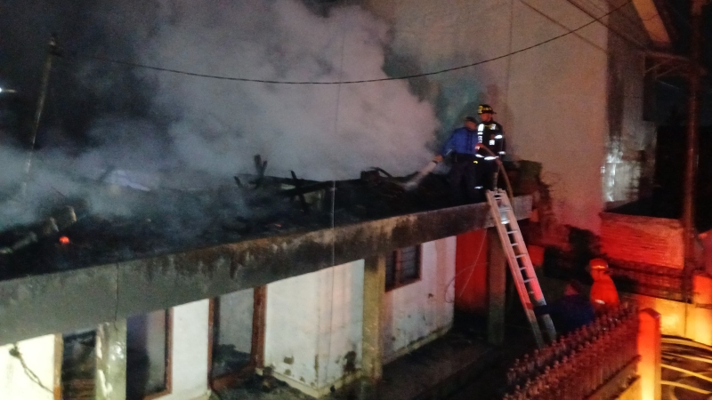 Korsleting Listrik Diduga Picu Kebakaran Gedong Meneng