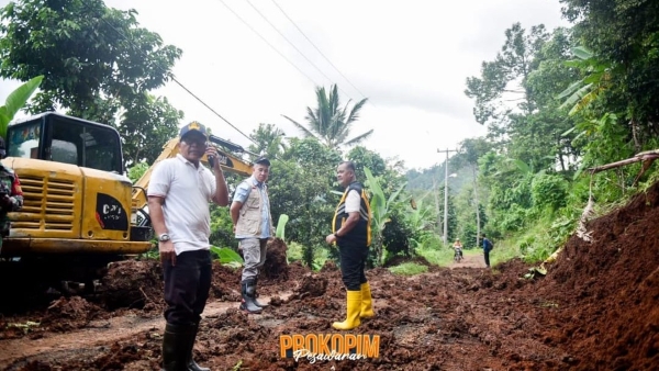 Tinjau Lokasi Terdampak Bencana Pasca  Hujan Deras, Bupati Gencarkan Upaya  Penanganan Pasca Banjir dan Normalisasi Sungai