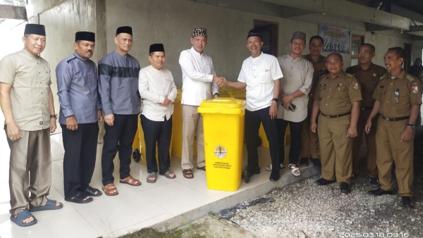 Tubaba Terima Bantuan 30 Bak Sampah dari KLHK