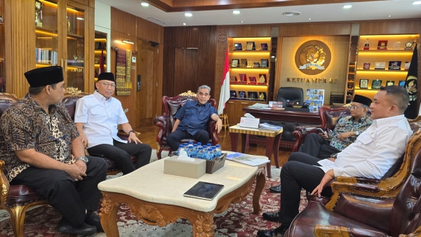 Gubernur Minta Pusat Dukung Perbaikan Jalan Lampung