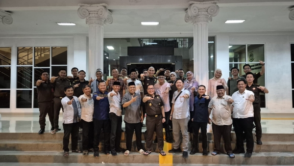 Kejari Pringsewu Gelar Buka Puasa Bersama, Pererat Silaturahmi dengan Wartawan dan Pedagang