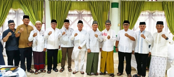 Bupati dan Wakil Bupati Tulang Bawang Gelar Sholat Idul Fitri Bersama Masyarakat di Islamic Center