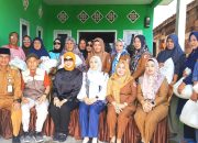 Ketua TP PKK Tulang Bawang Serahkan Bantuan Sembako untuk Korban Banjir