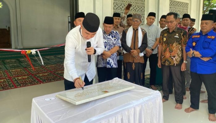 Bupati Dendi Ramadhona Resmikan Masjid Al-Muttaqin Pemkab Pesawaran