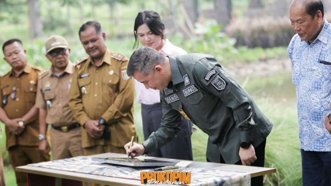 Bupati Pesawaran Dendi Ramadhona Hadiri Peresmian dan Serah Terima Jalan Pantai Mutun dari The Hurun