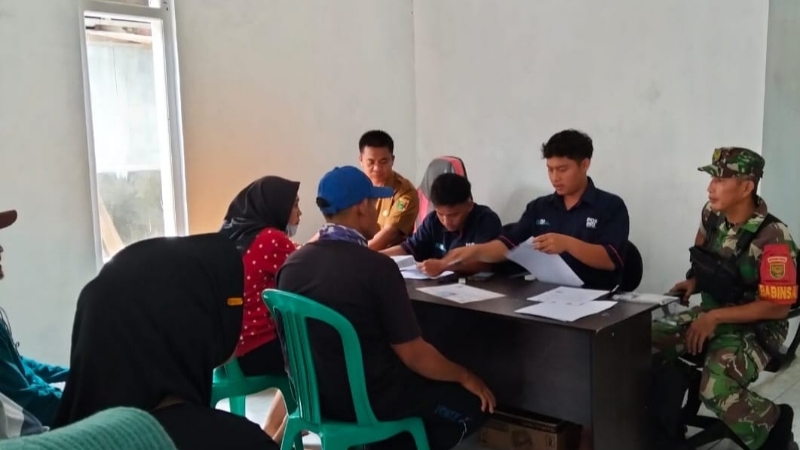 Polsek Pematang Sawa Kawal Penyaluran Bansos PKH dan BPNT di Delapan Pekon