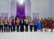 Polres Kepulauan Sangihe Gelar Minggu Kasih, Berbagi Sembako di GMIST Pekakentengan
