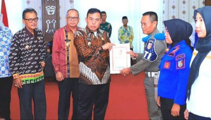 1.503 Tenaga Non-ASN Tulang Bawang Terima SK Perpanjangan Kontrak Tahun 2025