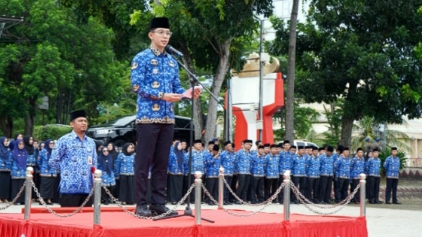Pimpinan Upacara Bulanan Perdana, Bupati Egi Ajak ASN Kerja Keras, Cerdas, Ikhlas