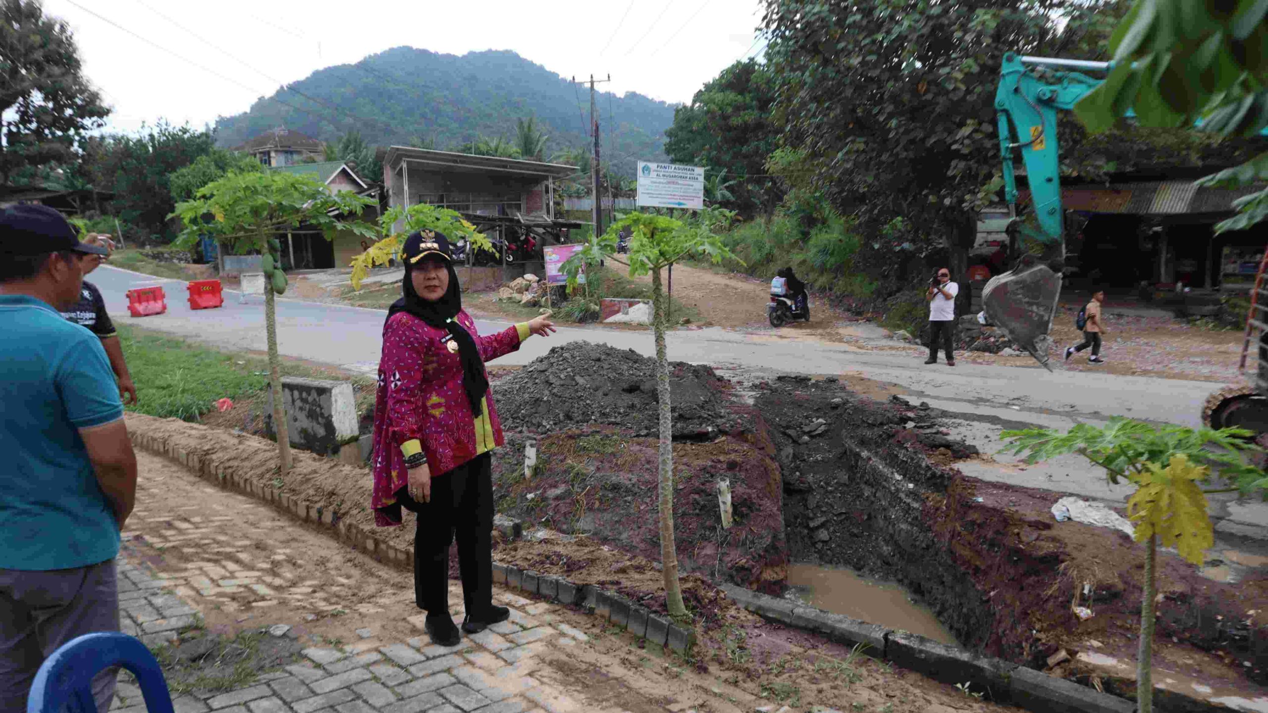 Respons Cepat Banjir Tirtayasa, Bunda Eva Pantau Langsung Pemasangan Box Culvert