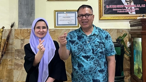 Nanda Indira Ziarah dan Minta Nasihat Tokoh Pendiri Pesawaran Alzier Dianis Thabranie