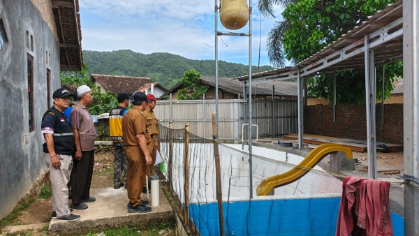 Walikota Eva Dwiana Tindak Tegas Bangunan Semi Permanen di Sungai Campang Jaya