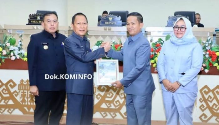 Bupati dan Wabup Tulang Bawang Hadiri Paripurna DPRD Bahas LKPJ 2024
