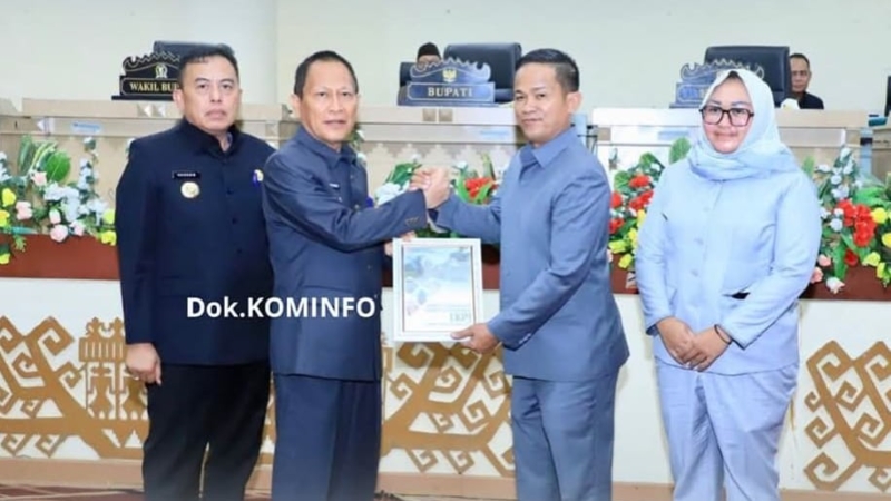 Bupati dan Wabup Tulang Bawang Hadiri Paripurna DPRD Bahas LKPJ 2024