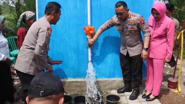 Atasi Krisis Air Bersih, Kapolres Probolinggo Kota Resmikan Sumur Bor Bantuan di Sumberkramat