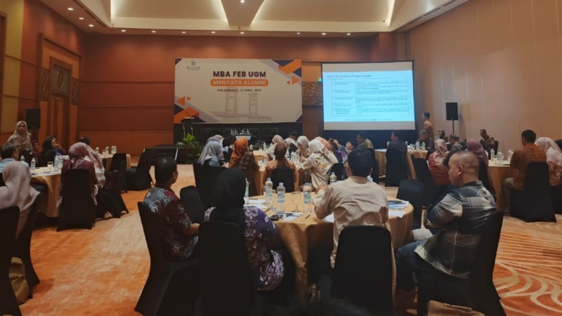 UGM Perkenalkan Program Pascasarjana FEB dan Sapa Alumni di Palembang