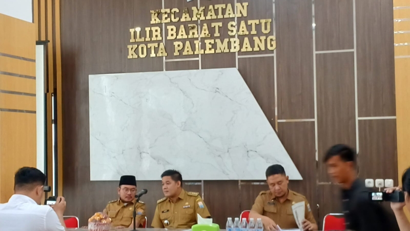 Wawako Palembang Sidak Pelayanan Publik di Kecamatan Ilir Barat I
