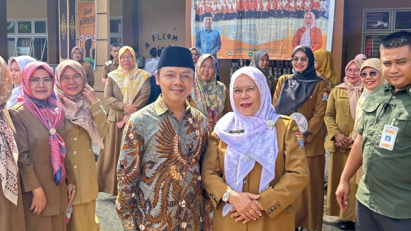 Wamendik Apresiasi Program MBG di SMPN 19 Palembang