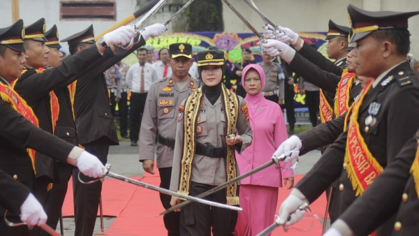 AKBP Bestiana Resmi Nakhodai Polres Pesisir Barat