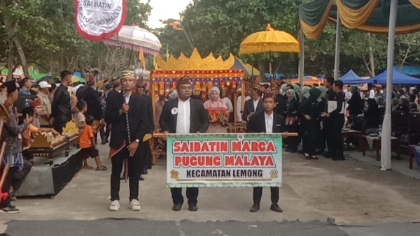 Pentas Budaya Meriahkan HUT Ke-12 Pesisir Barat, Bupati Ajak Lestarikan Warisan Leluhur
