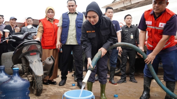 Wulan Mirza Sigap Ulurkan Tangan ke Korban Banjir Panjang