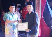 Bupati dan Wakil Bupati Resmi Menutup Pentas Seni Budaya HUT ke-12 Pesisir Barat