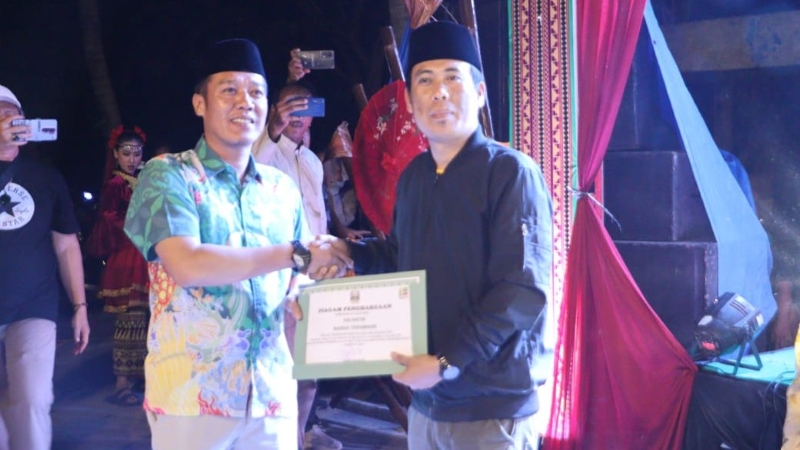 Bupati dan Wakil Bupati Resmi Menutup Pentas Seni Budaya HUT ke-12 Pesisir Barat