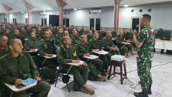 Paspers Brigif 4 Mar/BS Bekali Peserta SPPI dengan Bela Negara dan Sejarah Bangsa