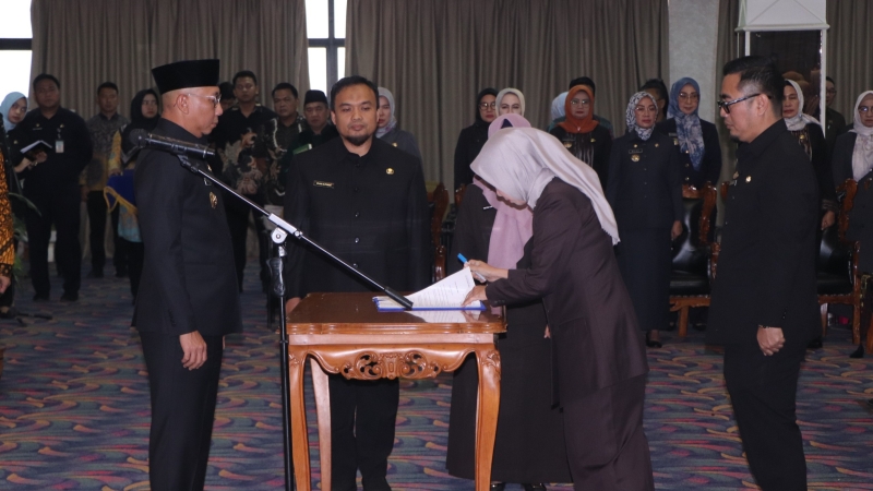 Gubernur Lampung Lantik 54 Pejabat Administrator, Tekankan Dedikasi dan Tanggung Jawab