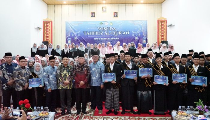 MAN 1 Bandar Lampung Wisuda 300 Penghafal Qur’an, Ini Daftar Hafidz Terbaiknya