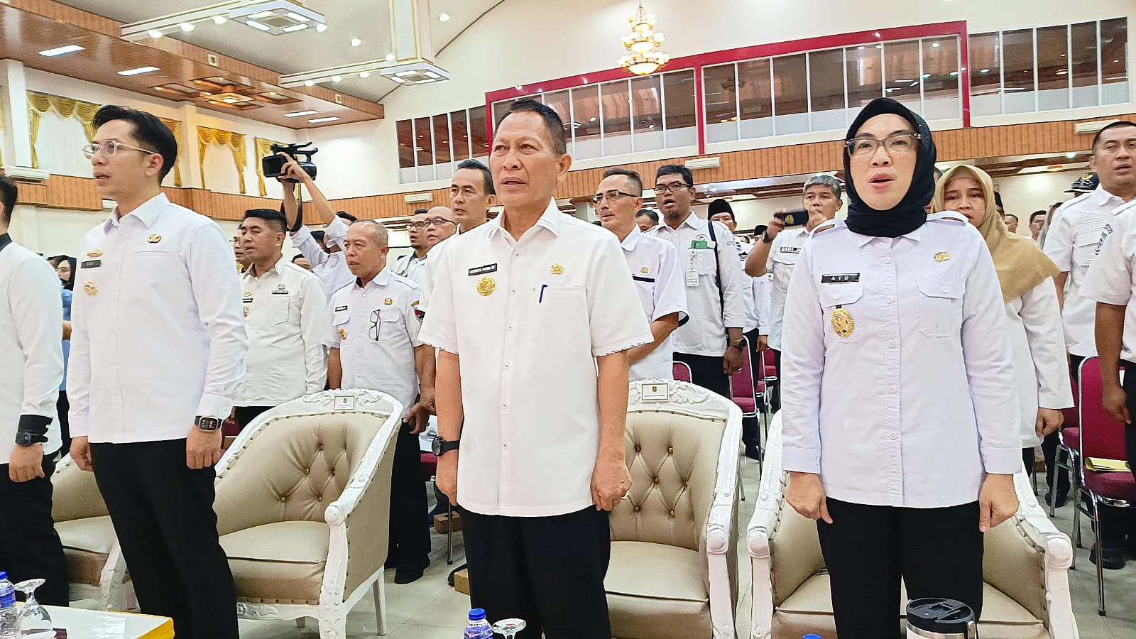 Bupati Tulang Bawang, Drs. Qudrotul Ikhwan, M.M., bersama para pejabat daerah menghadiri peluncuran dan dialog percepatan pembentukan Koperasi Desa/Kelurahan Merah Putih di Graha Adora, Kabupaten Pesawaran, Rabu (28/5/2025).