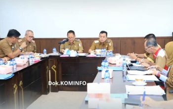 Bupati Tulang Bawang Drs. Qudrotul Ikhwan, MM memimpin jalannya Rapat Umum Pemegang Saham (RUPS) Tahunan dan Luar Biasa PT. Tulang Bawang Jaya, didampingi Wakil Bupati Hankam Hasan serta jajaran Direksi dan Komisaris, Selasa (27/5/2025)