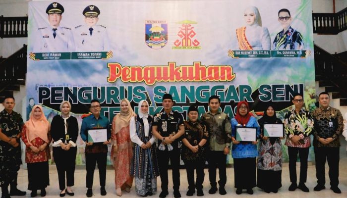 Bupati Kukuhkan Pengurus Sanggar Seni Teluk Stabas 2025-2030