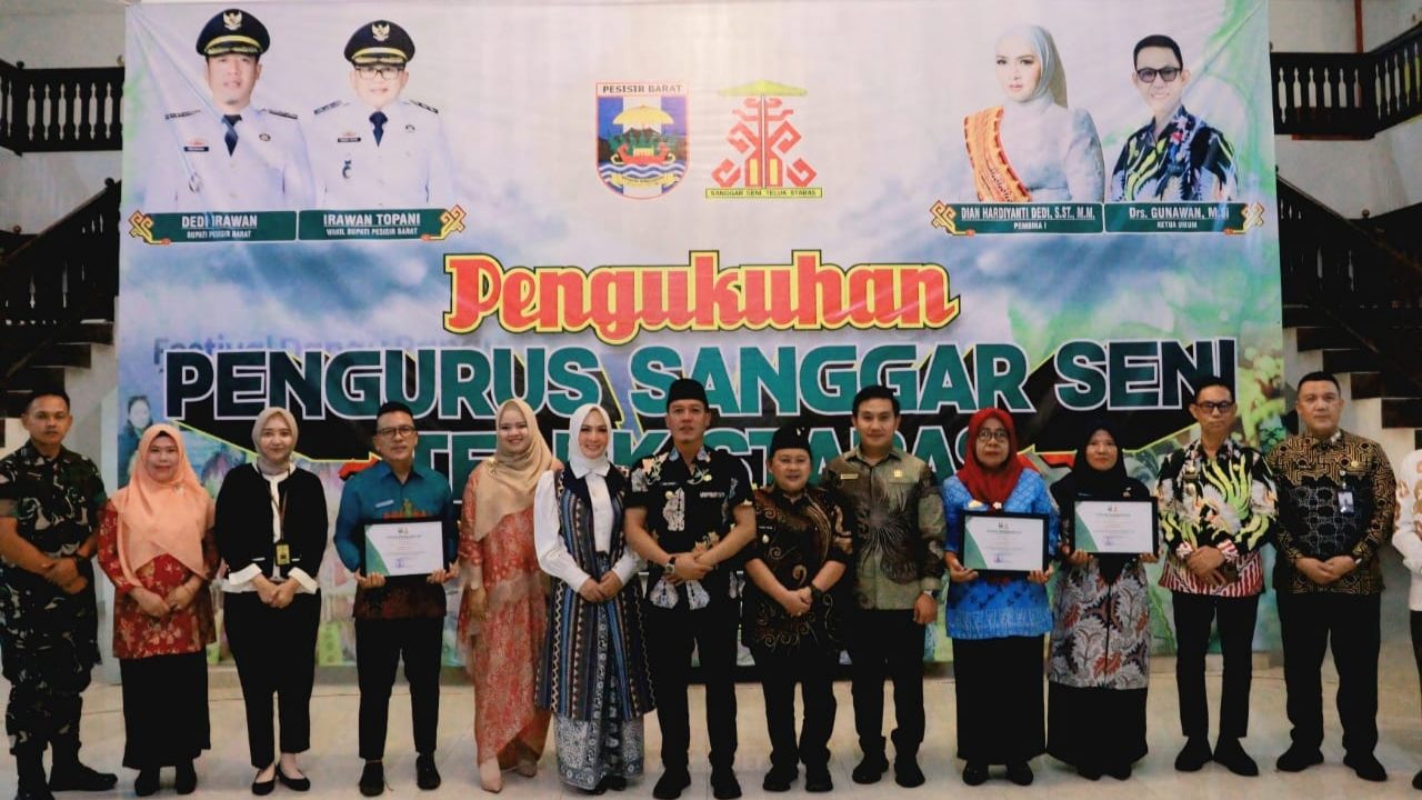 Bupati Kukuhkan Pengurus Sanggar Seni Teluk Stabas 2025-2030