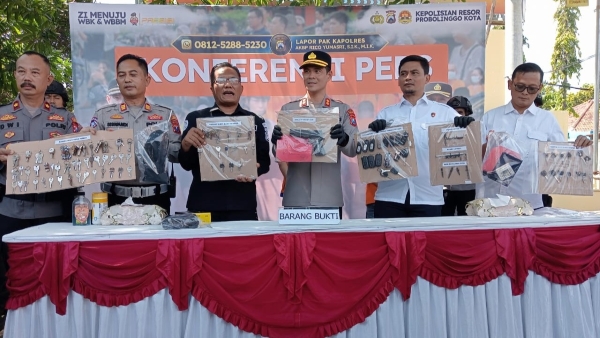 Rampok Bersenpi Teror Probolinggo Kota, Polisi Bekuk 3 Pelaku dan Penadah