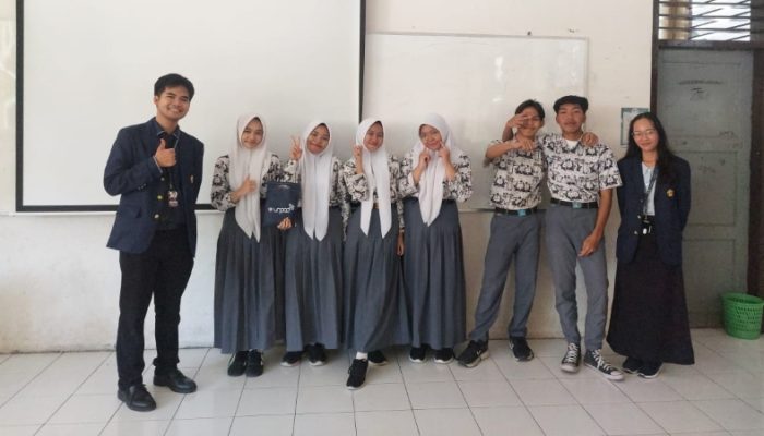 Menjadi Mahasiswa Apoteker, Menjadi Manusia