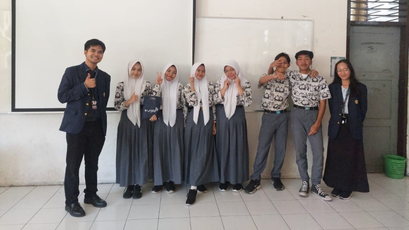 Menjadi Mahasiswa Apoteker, Menjadi Manusia