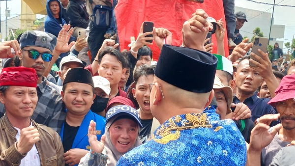 Sempat Tegang, Perwakilan Massa Aksi Singkong Akhirnya Dialog dengan Gubernur