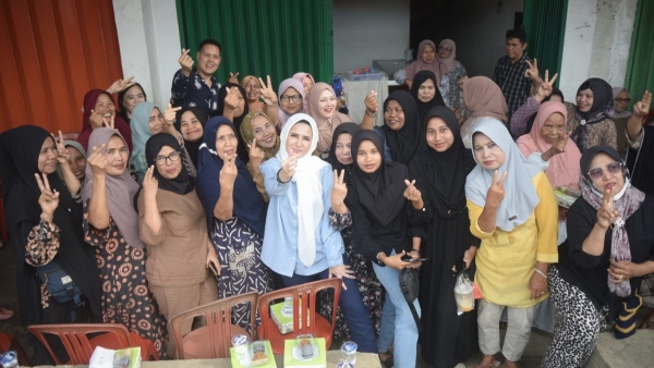 Jelang Pilkada, Calon Bupati Pesawaran Sapa Pedagang Pasar dengan Jumat Berkah