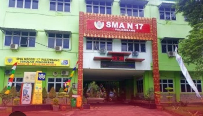 SMA Plus 17 Palembang Lantunkan Selamat HUT ke-79 Sumsel
