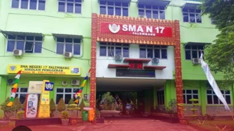 SMA Plus 17 Palembang Lantunkan Selamat HUT ke-79 Sumsel