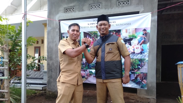 Tinjau Lomba Taman Tematik, Camat Wonoasih dan Lurah Jrebeng Kidul Ajak Warga Jaga Kebersihan