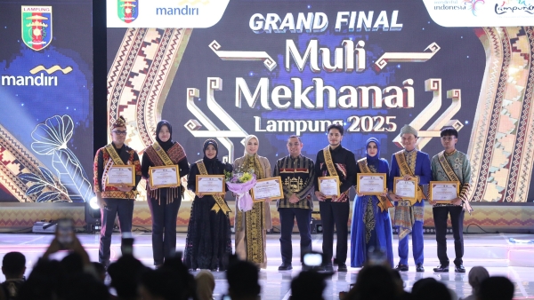 Adit Bintang dan Marcheline Aurely Dinobatkan Jadi Muli Mekhanai Lampung 2025